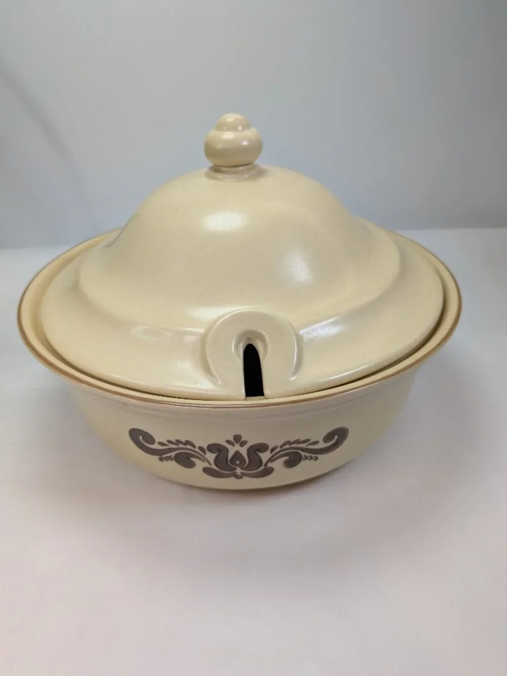 Vintage Pfaltzgraff Village 3-Quart Casserole Dish with Lid Farmhouse Stoneware